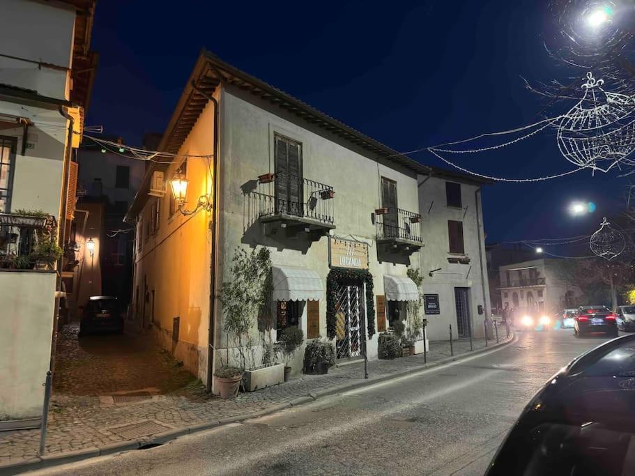 Fronte Lago Nel Centro Storico “La Casa Del Lago” Trevignano Romano Exterior photo